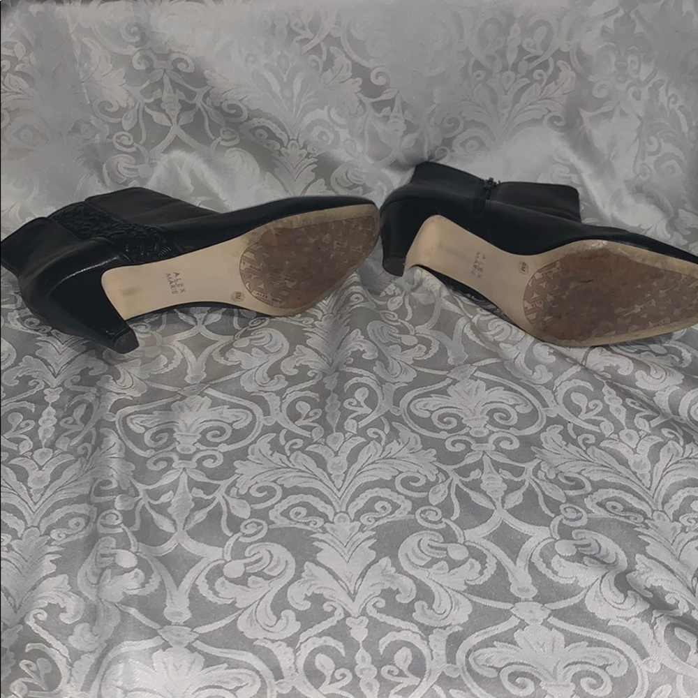 Shoes - Picture 4 of 4